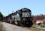 NS 4618 leads train P07 back to the yard